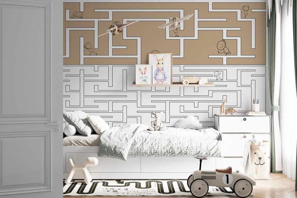 Maze game with people walking on the wall