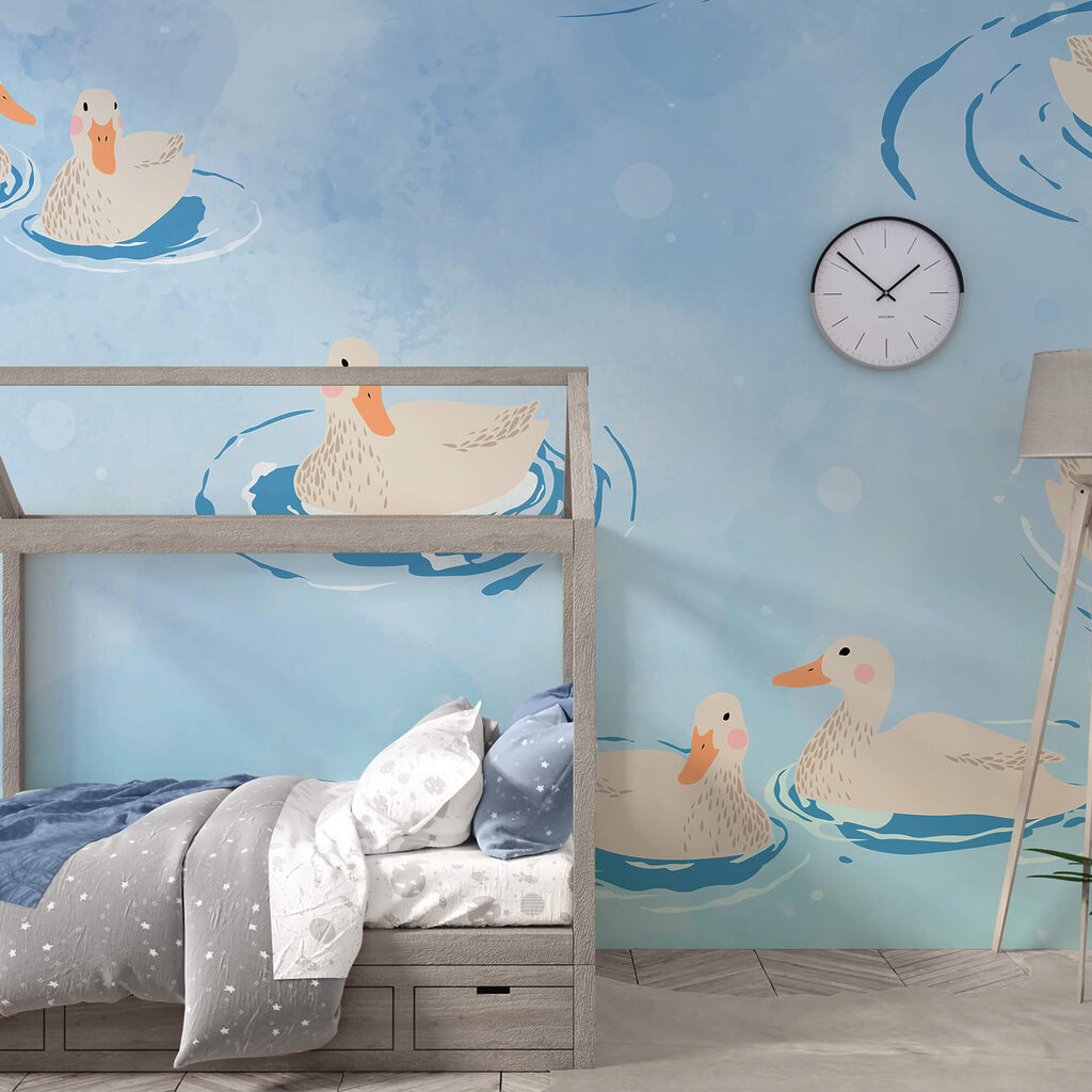 Grup de rațe care înoată în apă