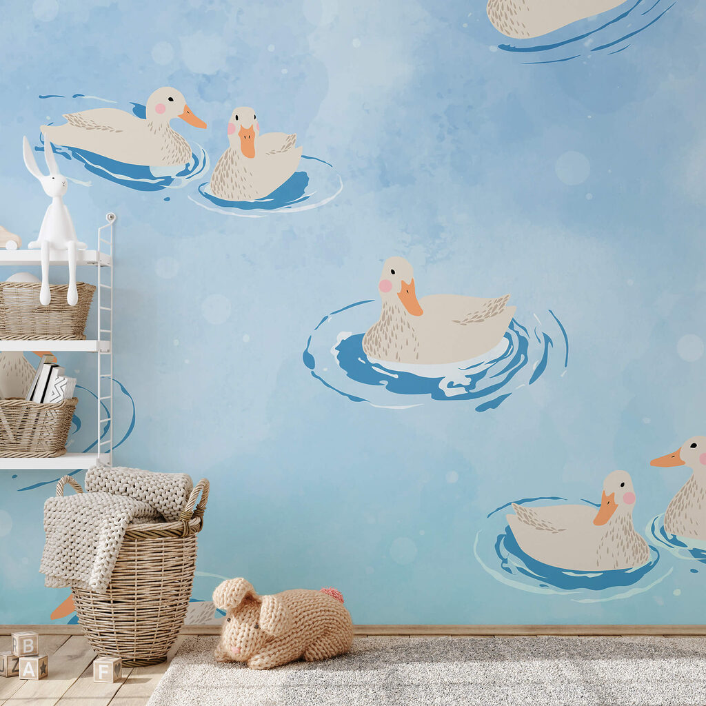 Grup de rațe care înoată în apă