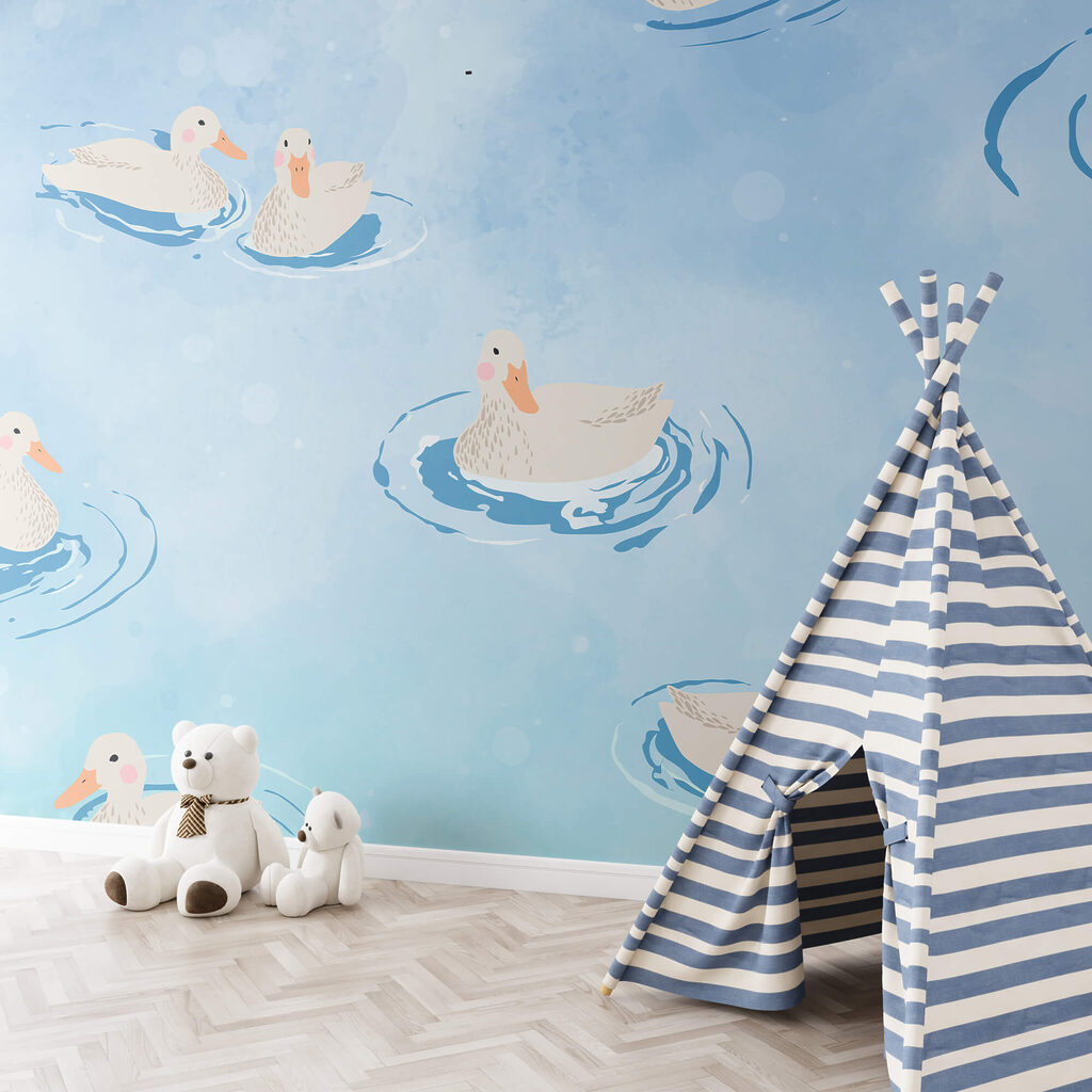 Grup de rațe care înoată în apă