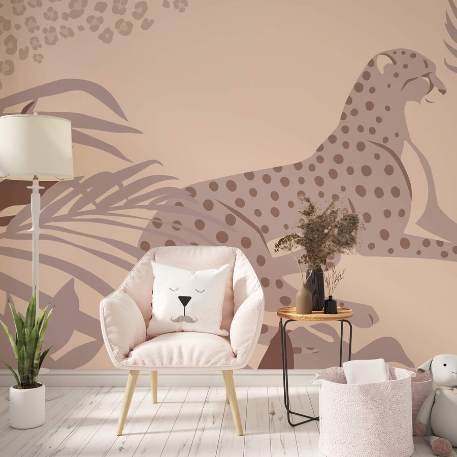 Cheetah culcat cu plante