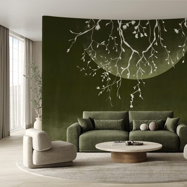 Ramuri de copac cu frunze și o lună