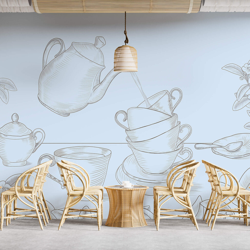 Ceainic turnând într-o stivă de cești de ceai