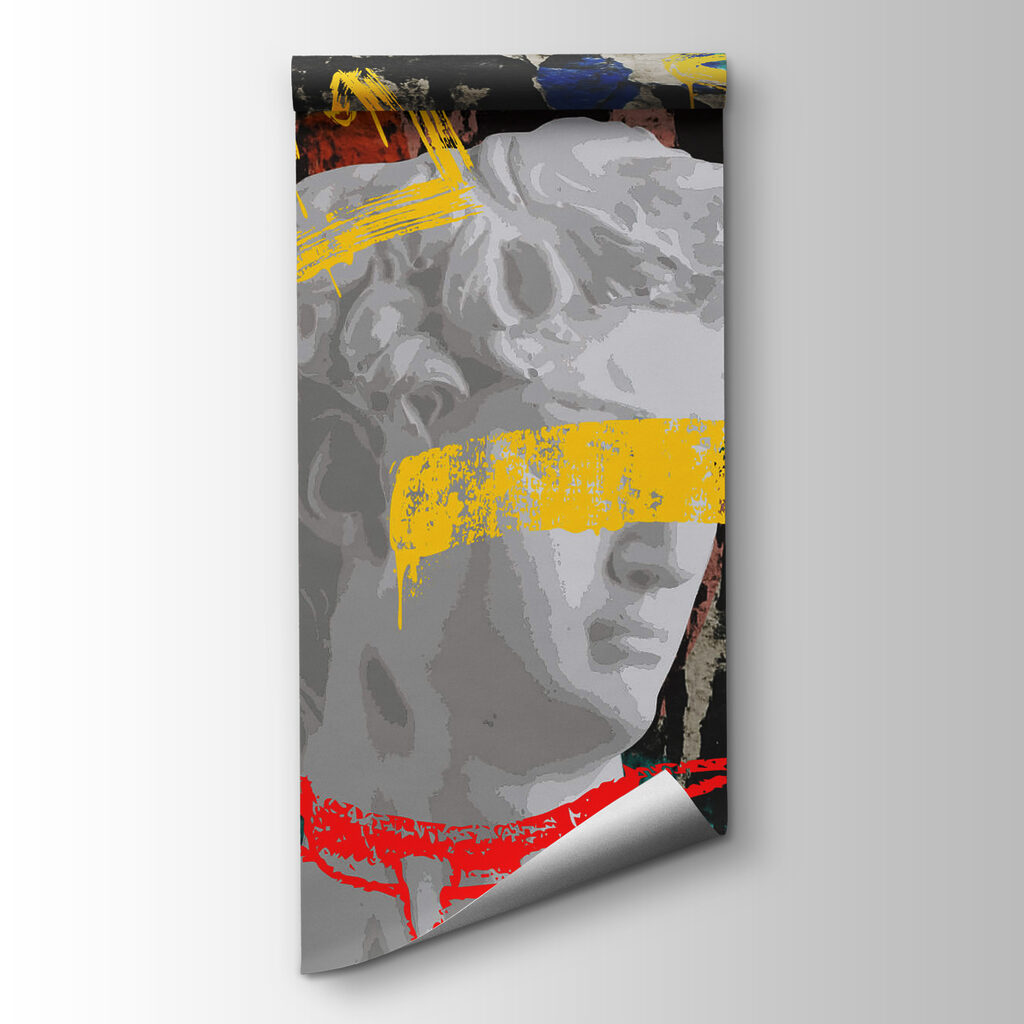 Statue with a crown on it