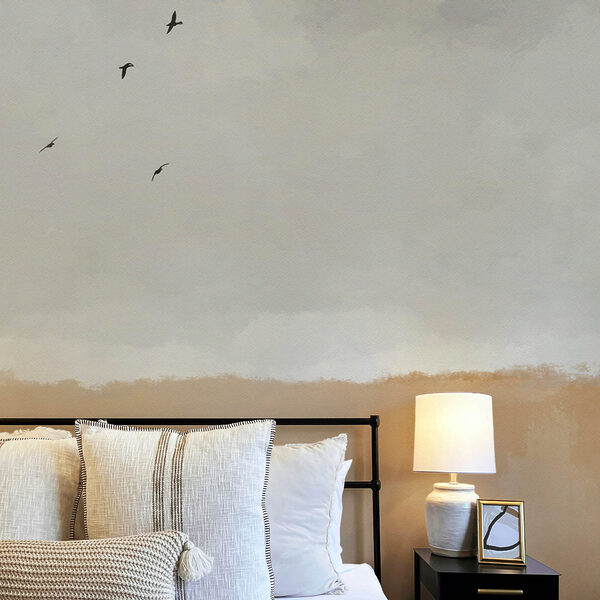 Pasăre zburând pe cer Pasăre zburând pe cer