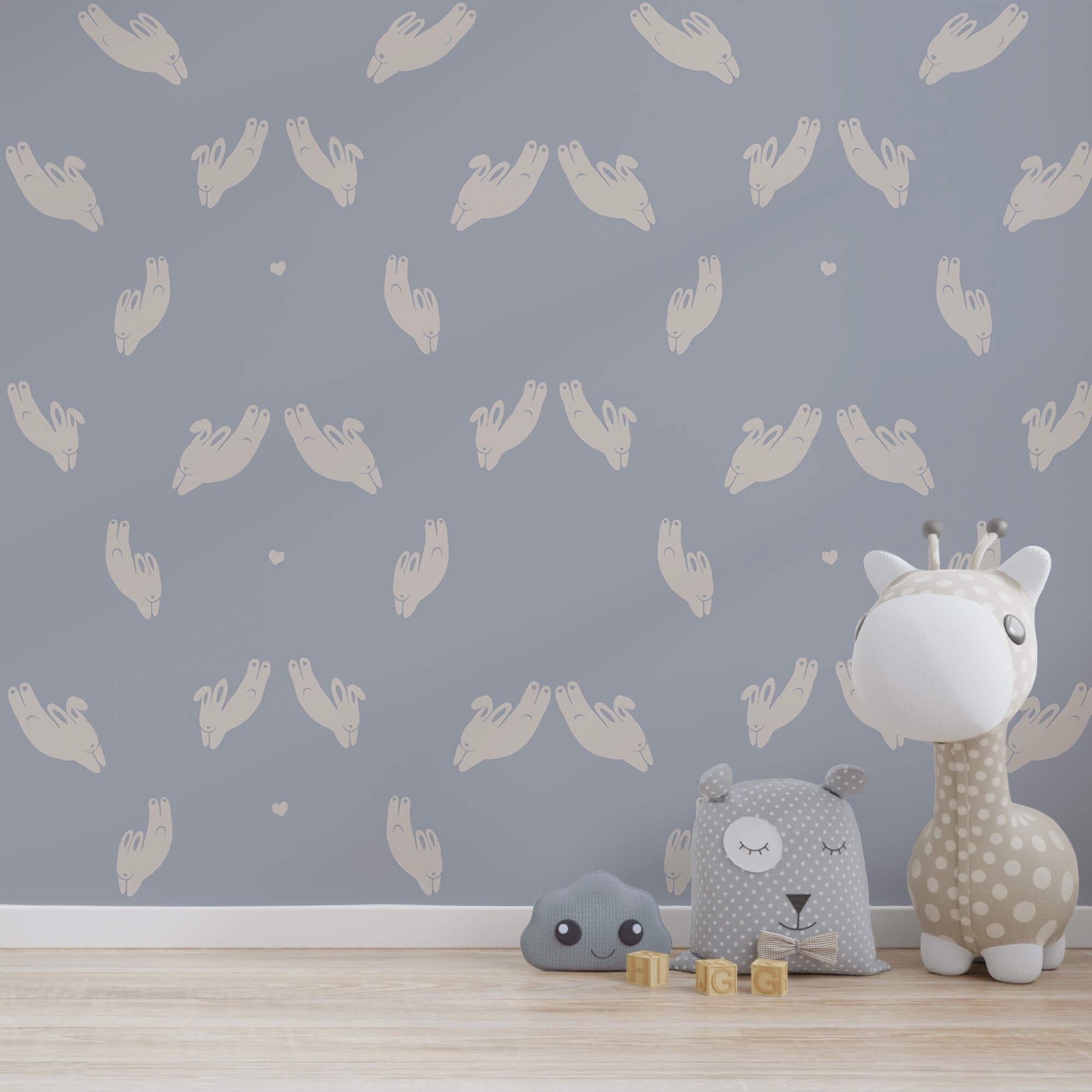 Model de mâini pe fundal albastru