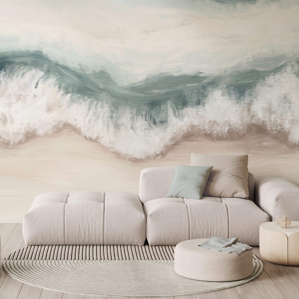 Valul care se sparge pe plajă