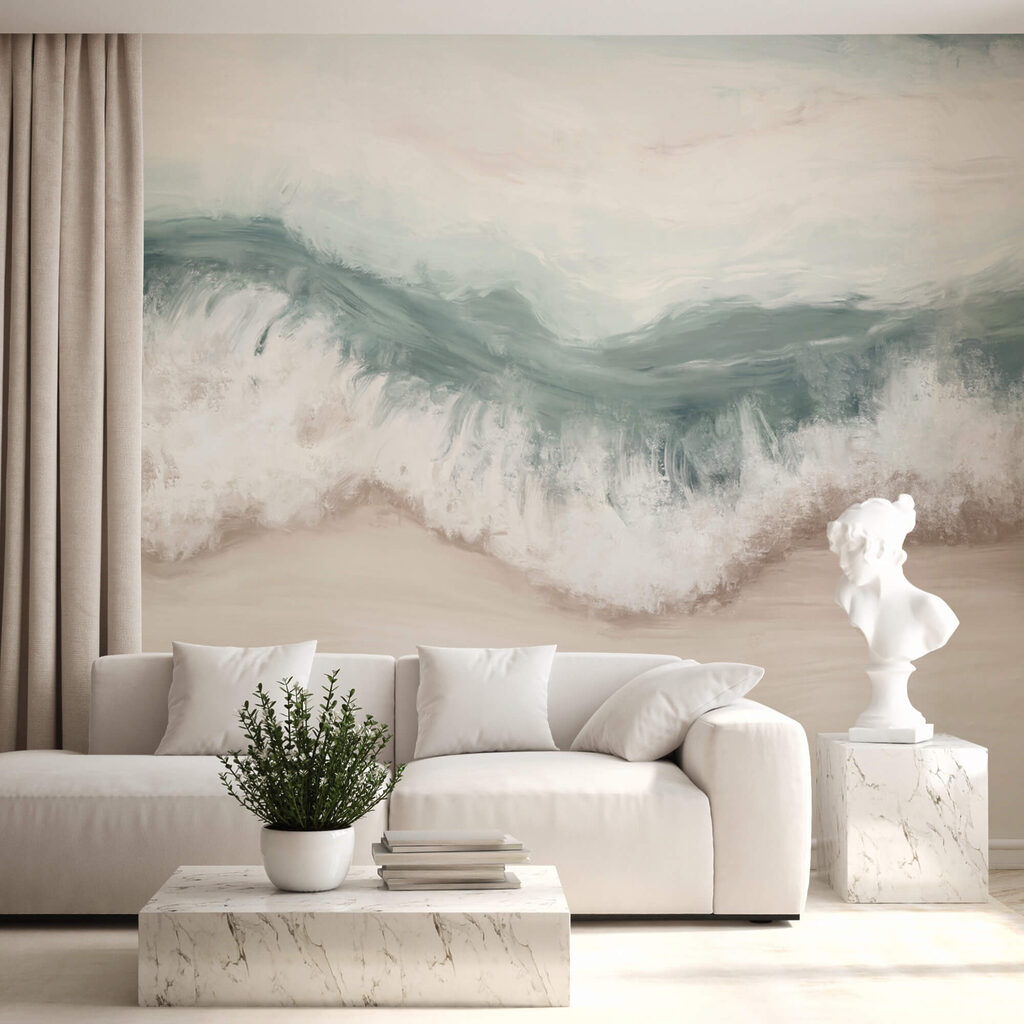 Valul care se sparge pe plajă