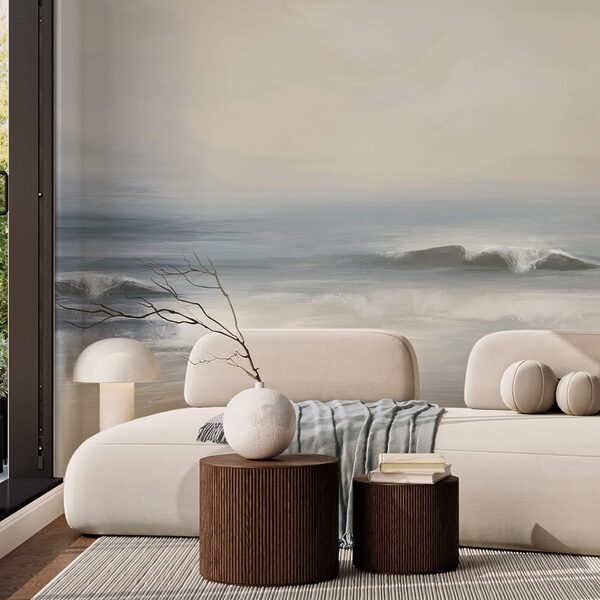 Valuri care se sparg pe plajă