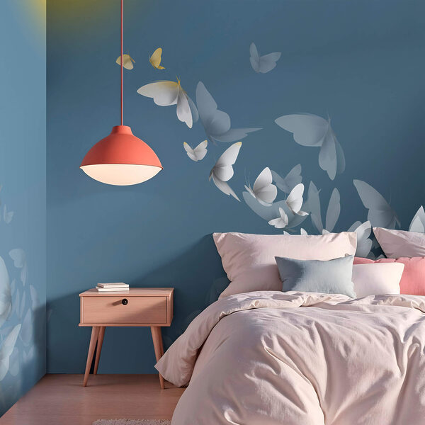 Grup de fluturi zburând pe cer