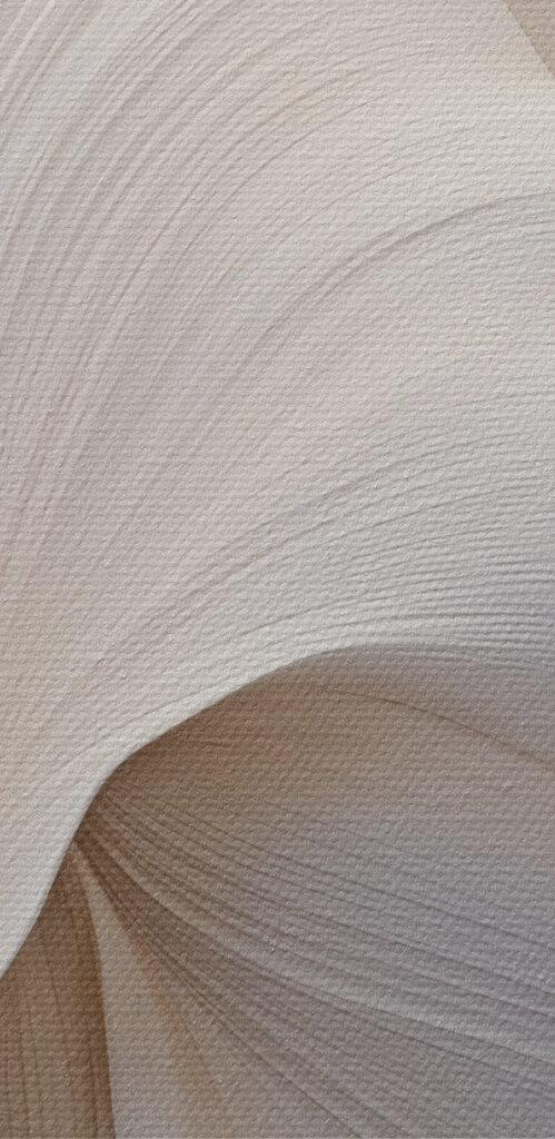Flowing waves of soft elegance