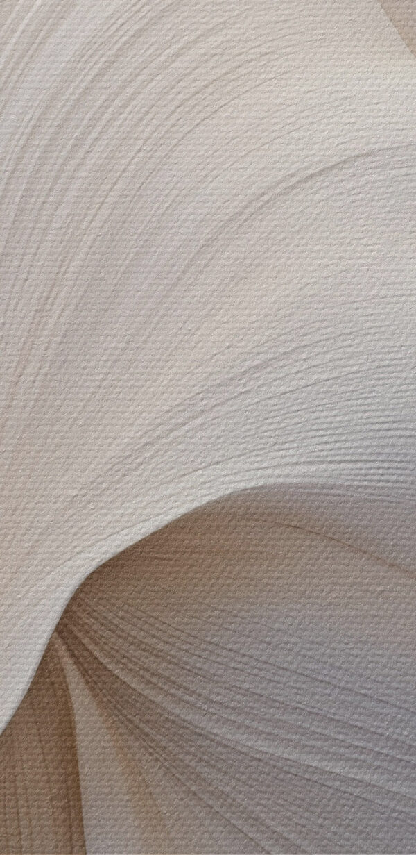 Flowing waves of soft elegance