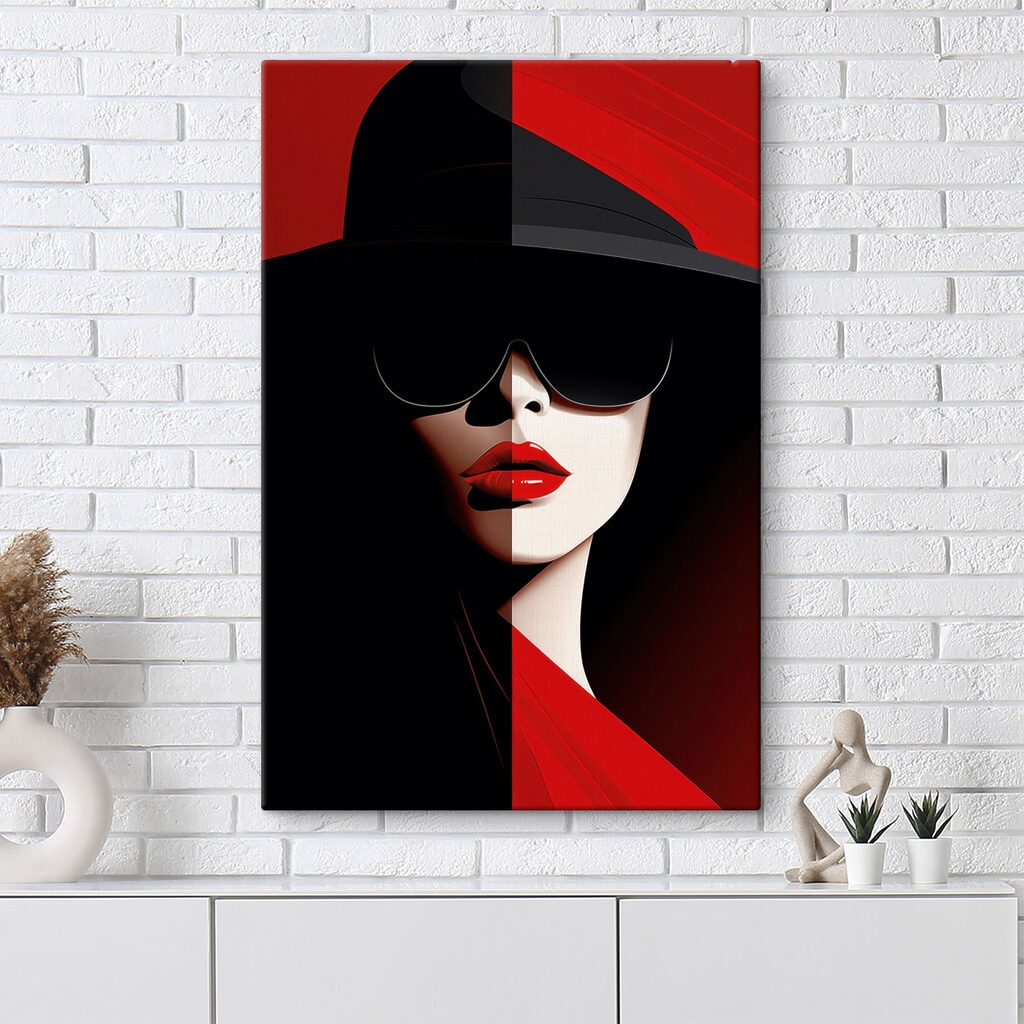 Woman wearing a hat and sunglasses