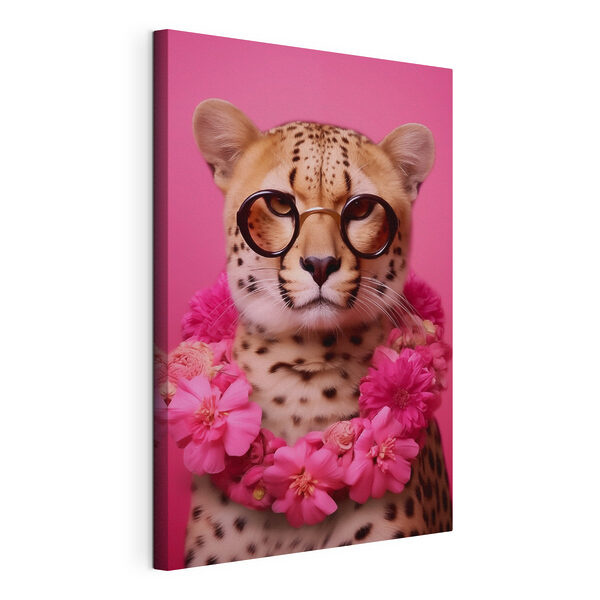 Tablouri Leopard care poartă ochelari și un colier de flori