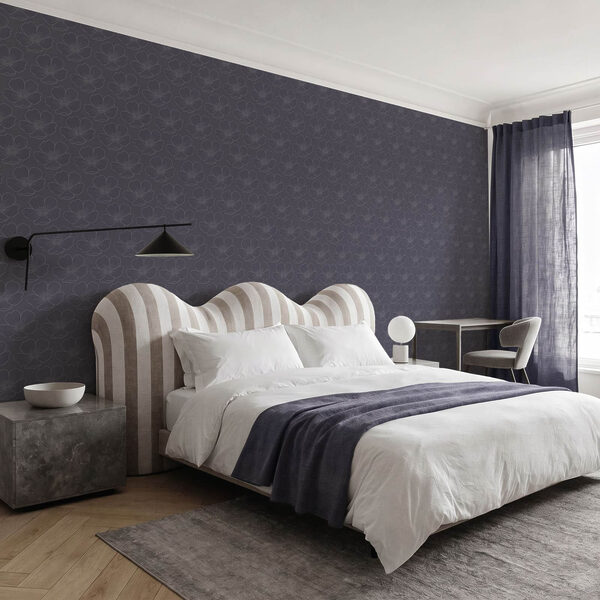 Fototapet Motiv floral pe fundal întunecat (SKU: t01072) Fototapet Motiv floral pe fundal întunecat (SKU: t01072)